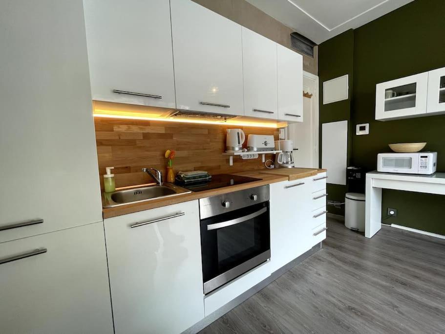 La Room: Seaside Apartment + Terrace + Parking Ментона Екстериор снимка